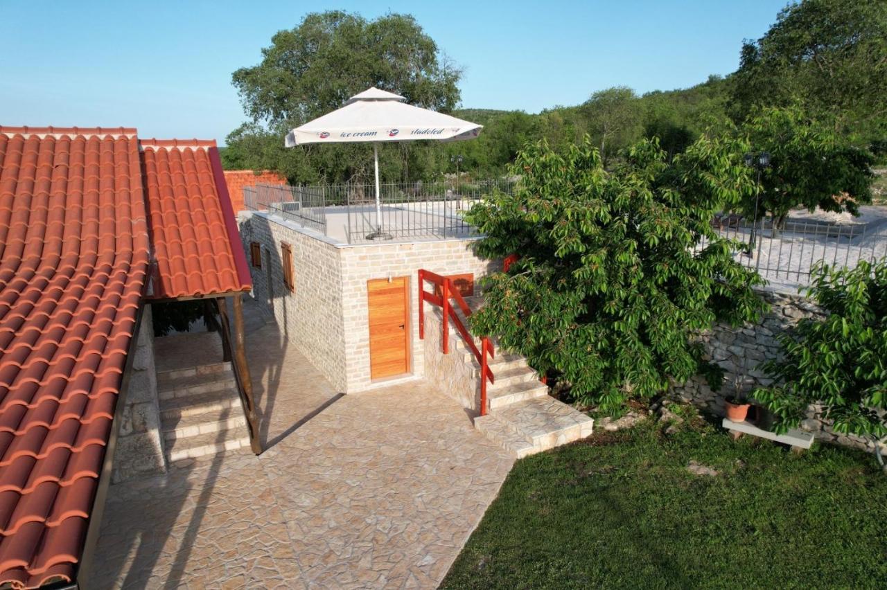Patakun Villa Lecevica Bagian luar foto