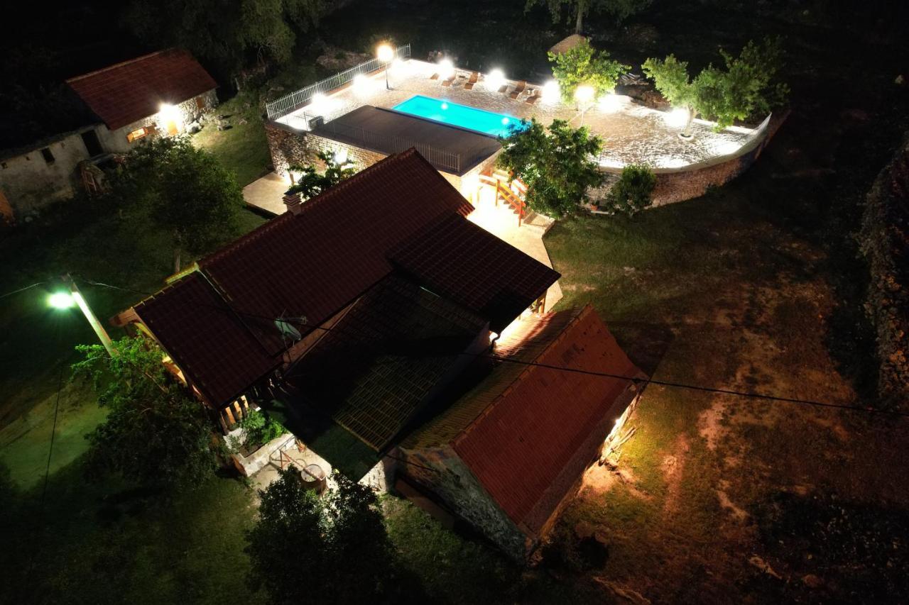 Patakun Villa Lecevica Bagian luar foto