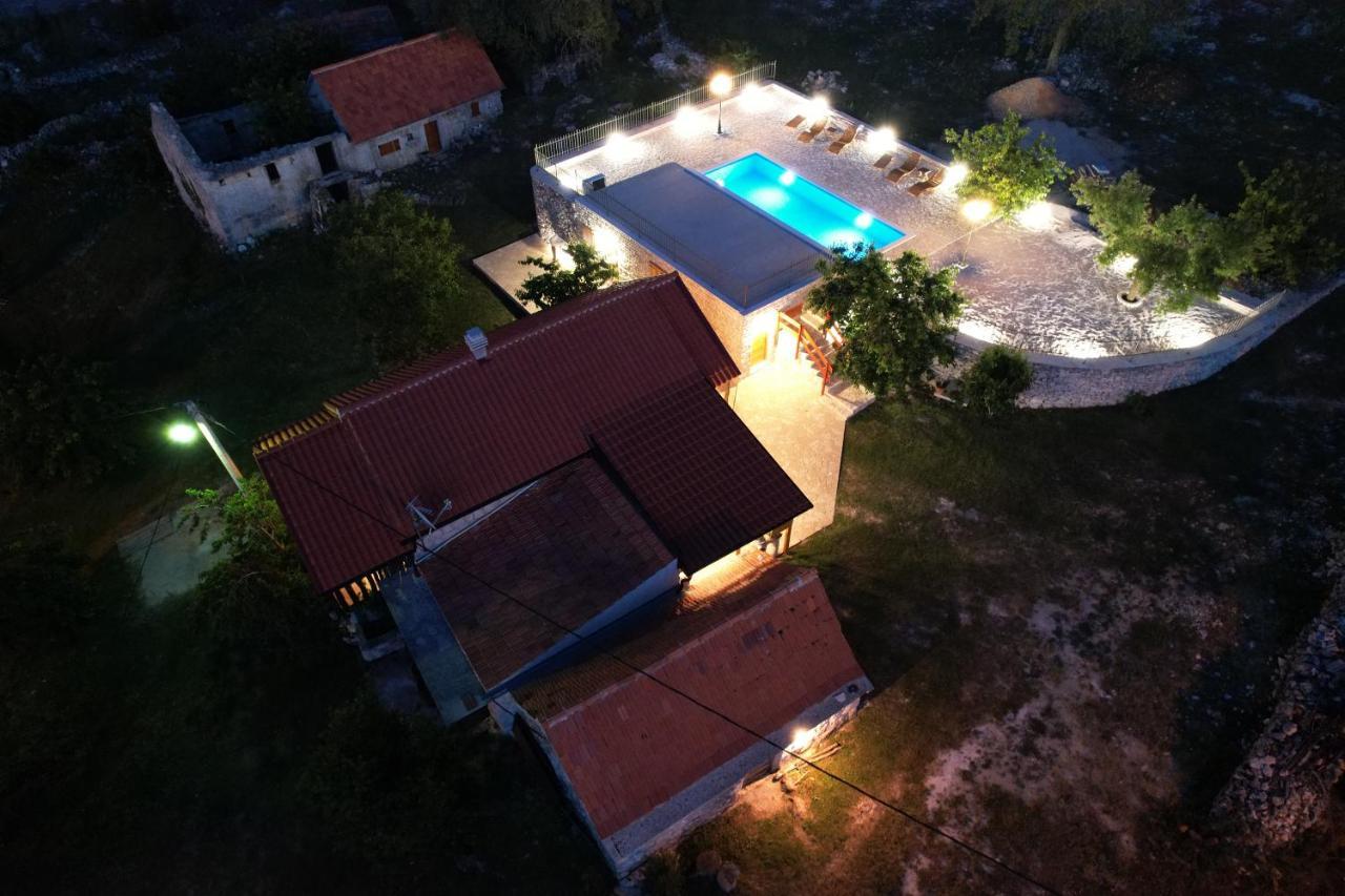 Patakun Villa Lecevica Bagian luar foto