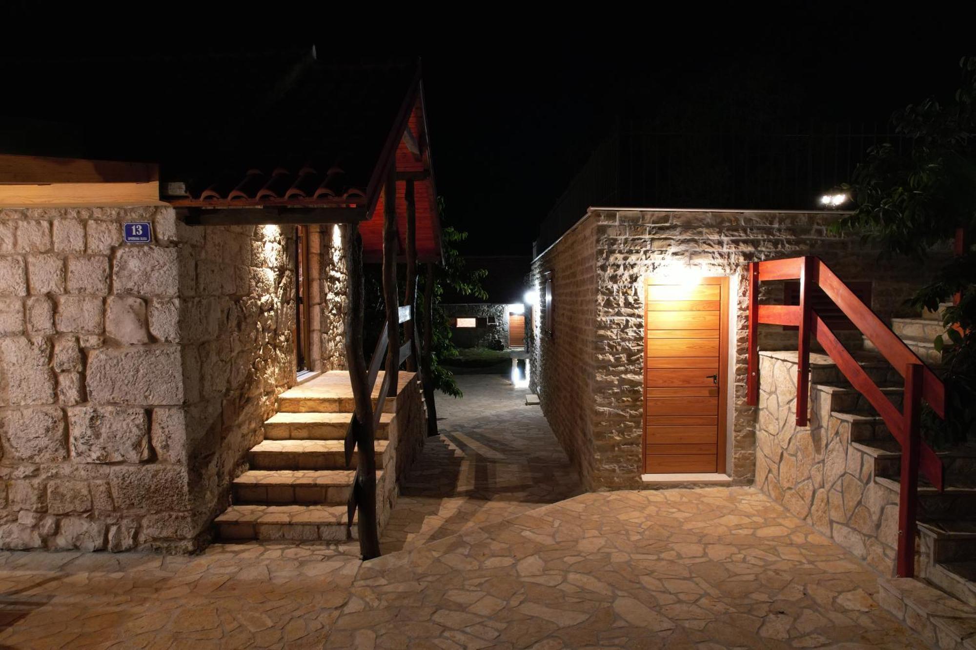 Patakun Villa Lecevica Bagian luar foto